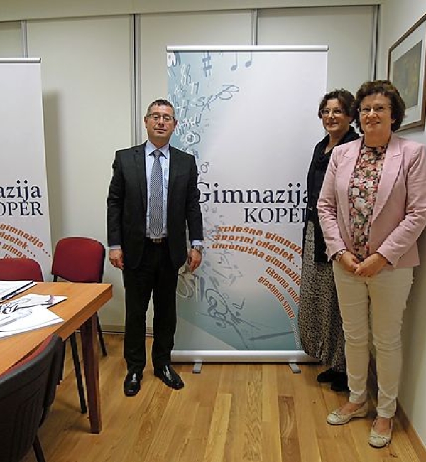 Ravnatelj Bruno Petrič, pedagoška koordinatorica Barbara Dobrila in profesorica slovenščine Ines Cergol te dni vabijo na pester nabor dogajanj ob 70-letnici Gimnazije Koper.