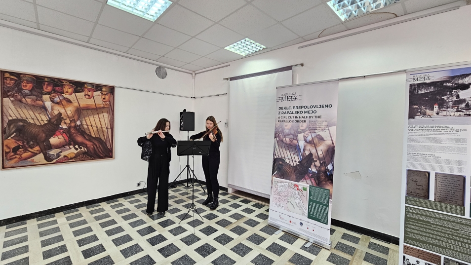 Tina Božič, violina, in Jana Ilić, flavta