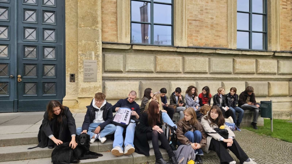 Foto Dragica Samsa Pred vhodom v Staro pinakoteko