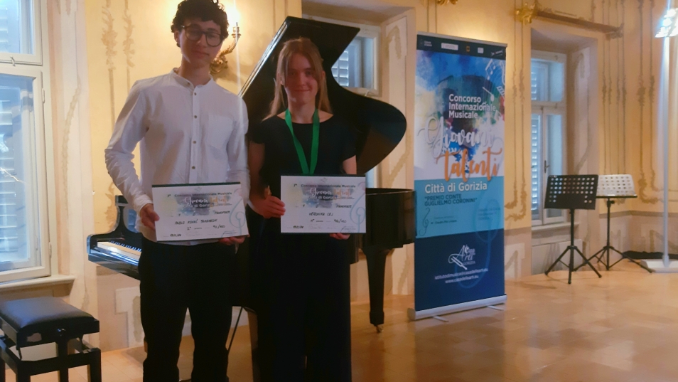 Naša dijaka na tekmovanju Giovani talenti (Gorica)